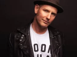<strong>Corey Taylor o swoich występach: „Dopóki nie skręcę karku, myślę, że po prostu nie przestanę”</strong>