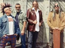 Maynard James Keenan (Tool) mówi dlaczego śpiewa z tyłu sceny!