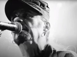 Hunter prezentuje oficjalną ukraińską wersję „Kiedy umieram”