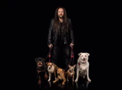 Freak On A Leash: Jonathan Davis dla zwierząt!