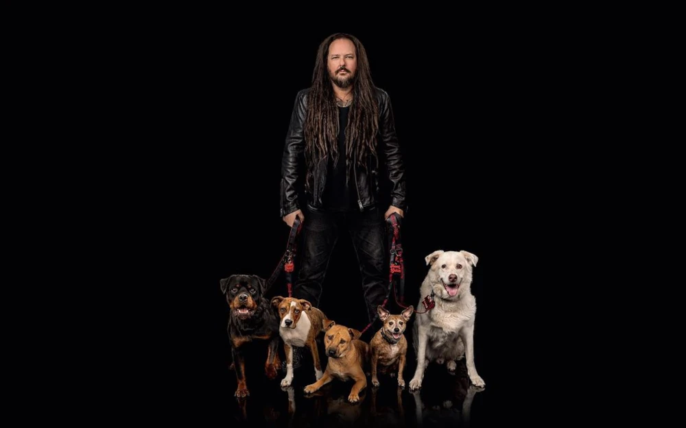 Freak On A Leash: Jonathan Davis dla zwierząt!