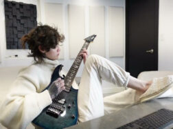 Tim Henson: „Granie na gitarze wyciągnęło mnie z palenia marihuany”