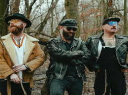 Neon Mud. Rock’n’roll prosto z bagien: ‘Destroyer Of Worlds’ nowym singlem zespołu