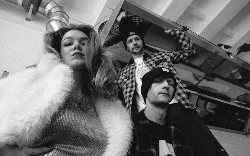 Wij rusza w kraj promować ostatnią EP-kę, zatytułowaną „Bluzg”