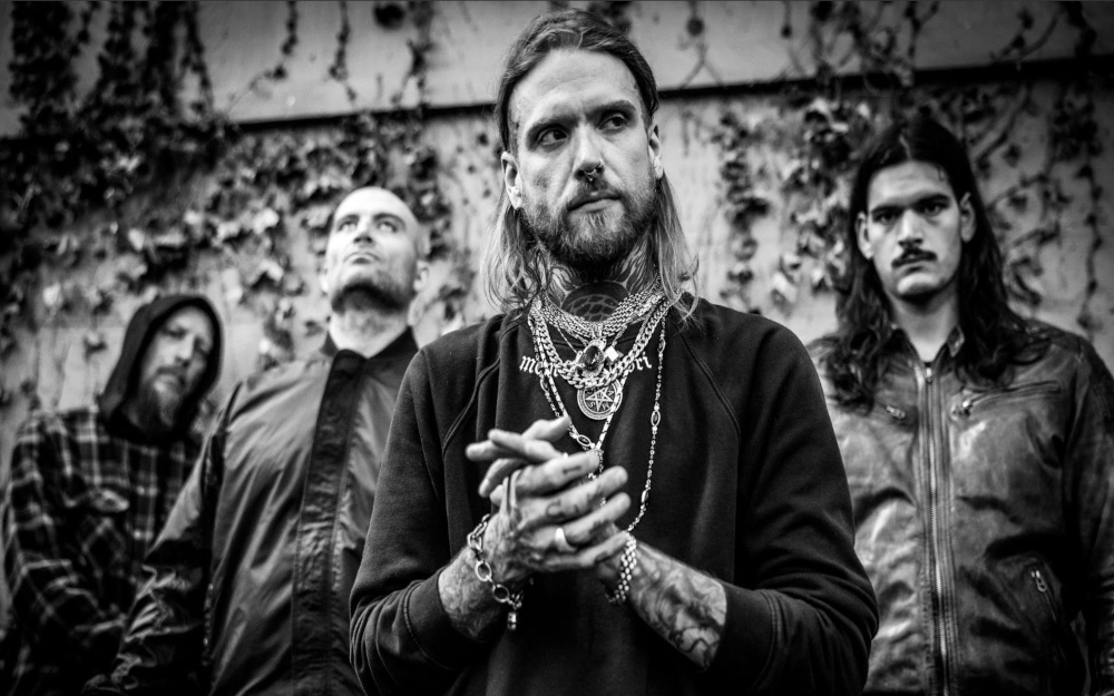 Rozłam w zespole Vitriol! Wokalista porzucony na stacji benzynowej